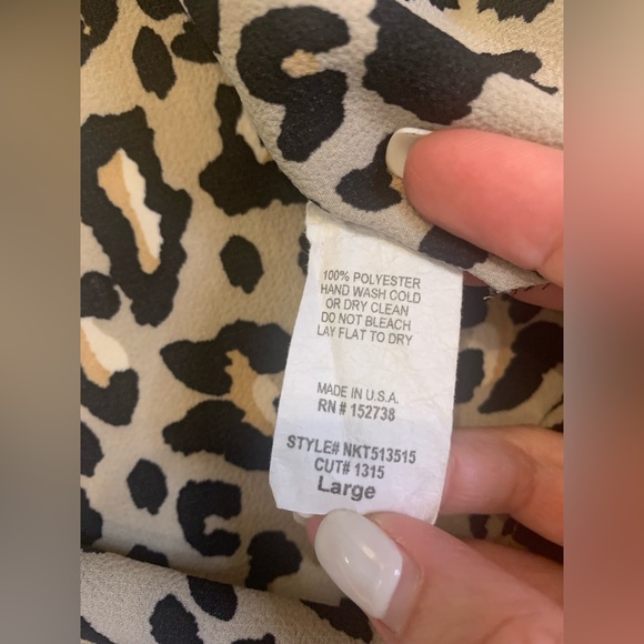 Karlie leopard print blouse, women’s size large (bin G) - Picture 5 of 5